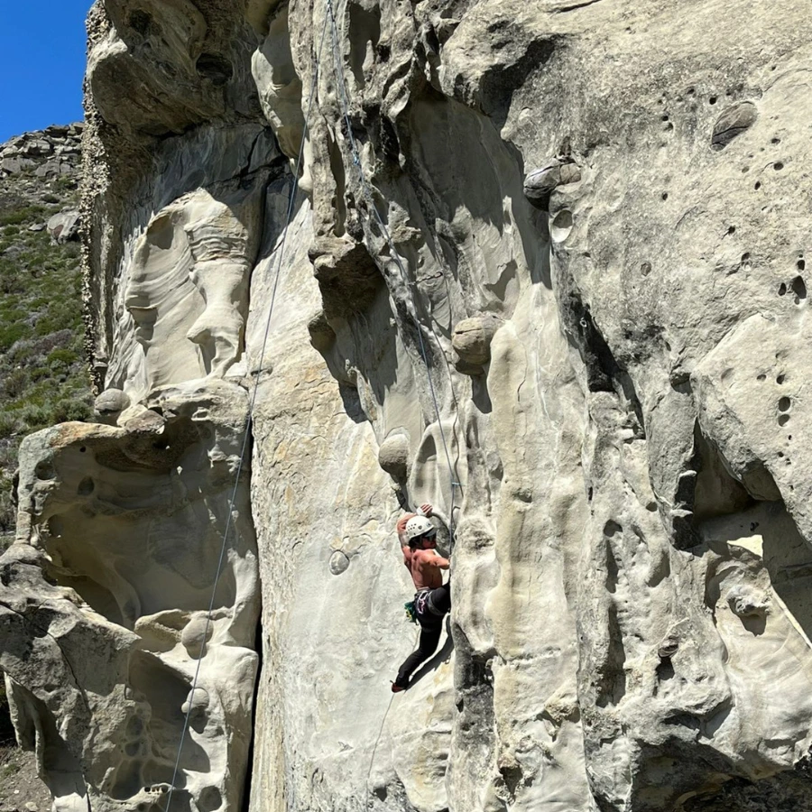 Escalada Monolargo - Temaukel tours 1